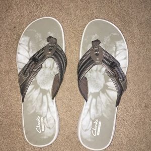 Clarks flip flops